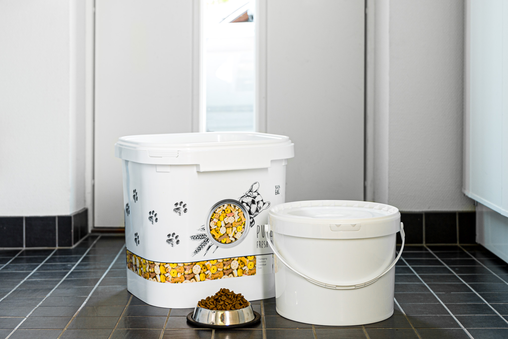 Muoviset kauhat älykkäillä toiminnoilla, kuten pikapakkauskannet, sopivat täydellisesti eläinten ruokintaan