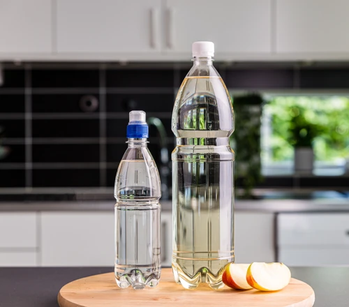 Läskflaska i PET som passar perfekt till kolsyrade drycker, både läsk och kolsyrat vatten