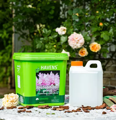 Plastbøtter med låg i blandt andet genbrugsmateriale, gode til gødning og plantenæringsprodukter.