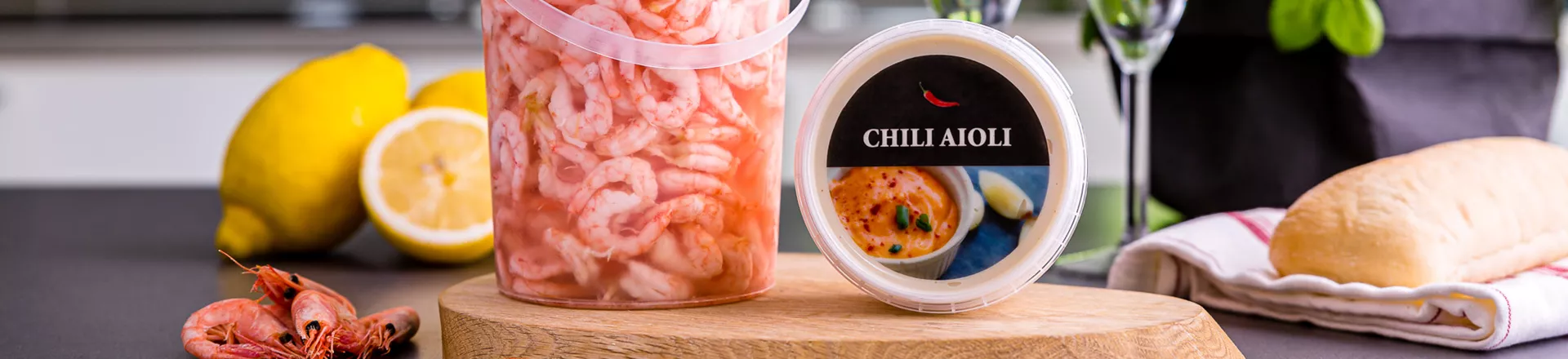 Plastbøtte til sauce med tryk på både låg og bøtte – perfekt til skaldyr eller sauce