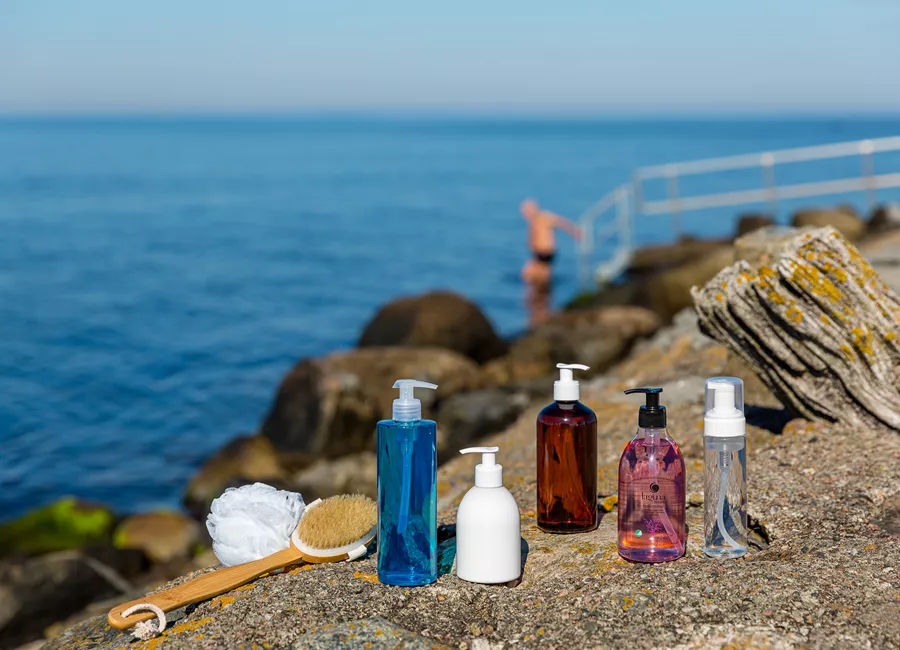 Pumpflaskor i olika färg, material och storlek för handsprit, desinfektionsmedel och tvål