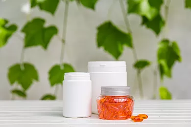 PE-muovipurkit, jotka soveltuvat erinomaisesti ravintolisille, proteiinijauheille ja vitamiineille sekä ihmisille että eläimille