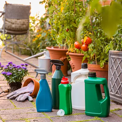 Plastflaskor i olika former och material till gödning