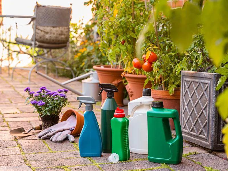 Plastflaskor i olika former och material till gödning