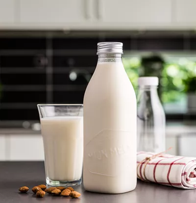 Mjölkflaska i PET till mejeriprodukter och andra typer av vätskor