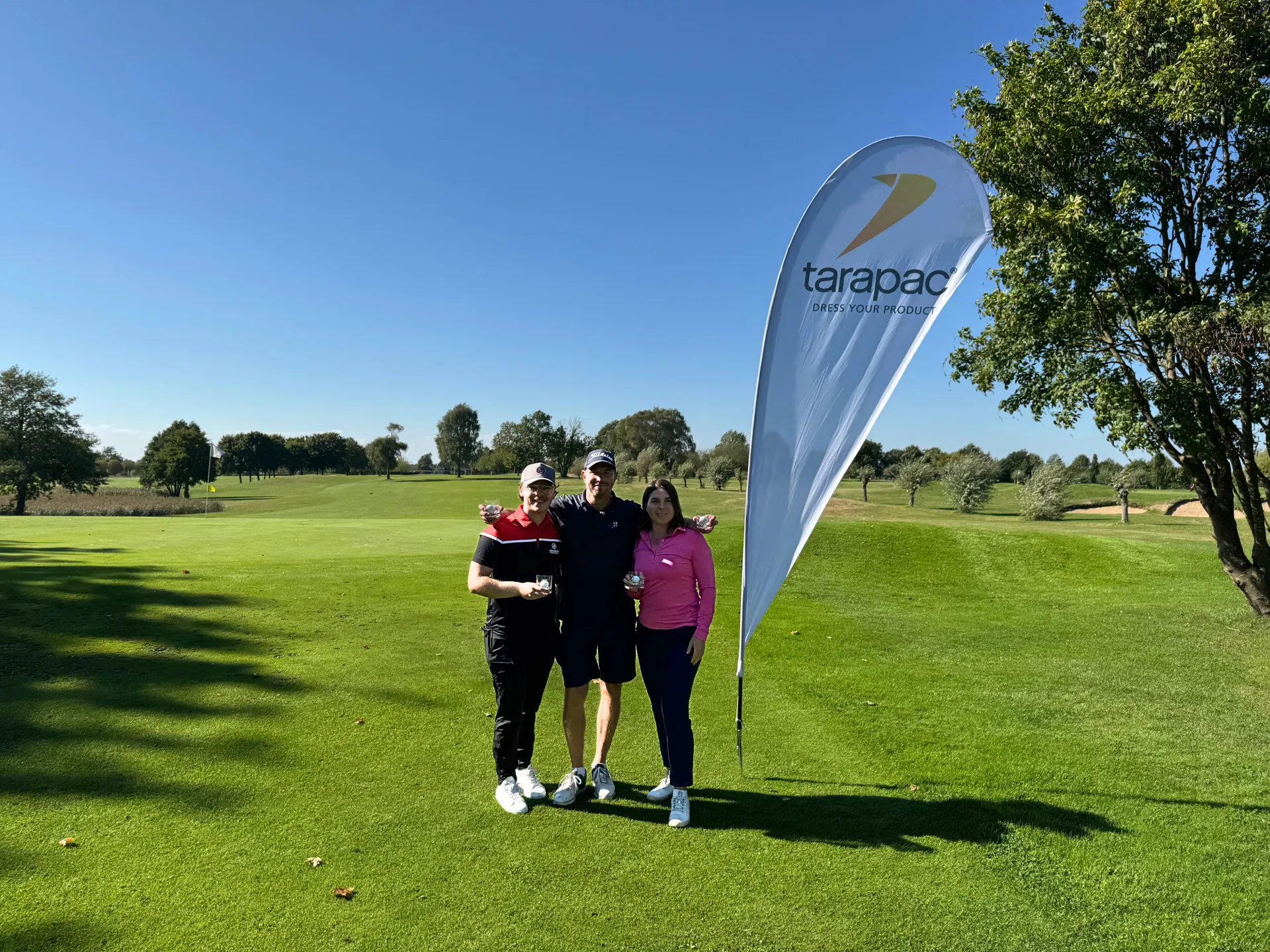 Gruppbild på vinnare av golftävling 2025