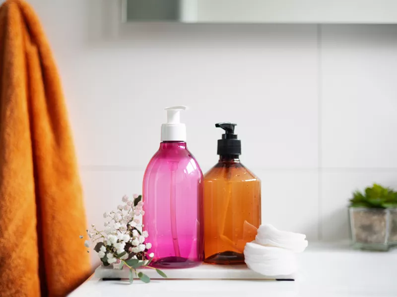 Pumpflaskor i olika material och färg som passar bra för kosmetik