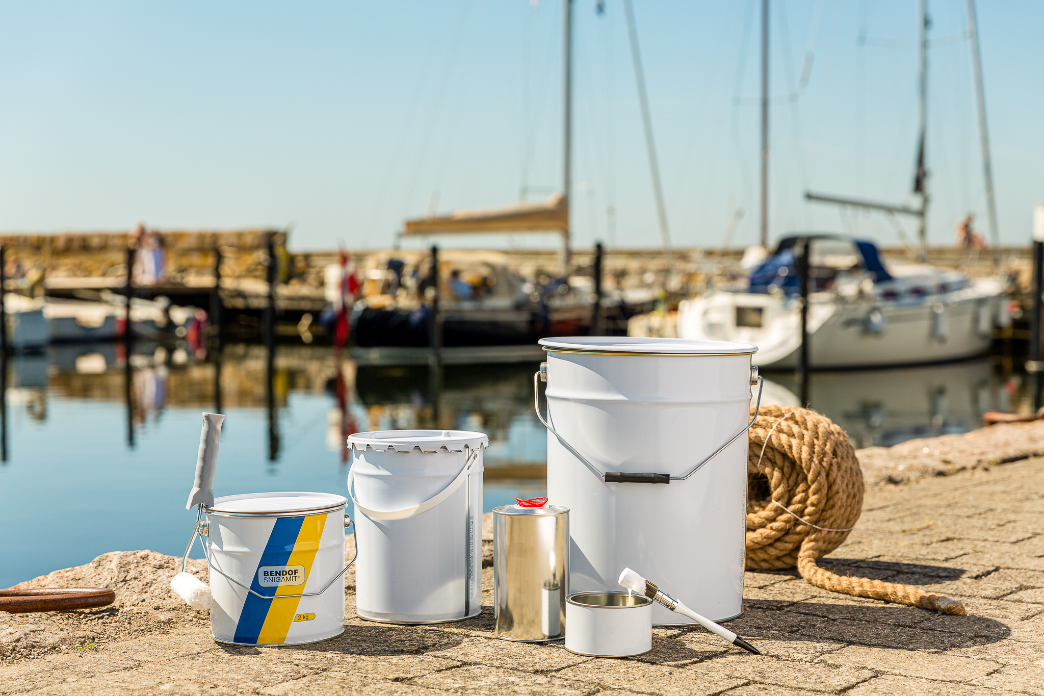 Useita erilaisia ​​pakkauksia, jotka sopivat erinomaisesti pellavaöljyn tai muiden öljyjen täyttämiseen