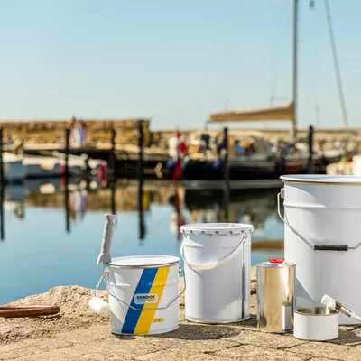 Useita erilaisia pakkauksia, jotka sopivat erinomaisesti pellavaöljyn tai muiden öljyjen täyttämiseen