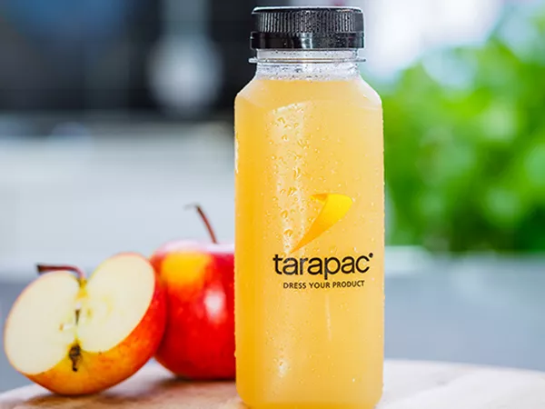 Juiceflaska i PET som passar lika perfekt som smoothieflaska