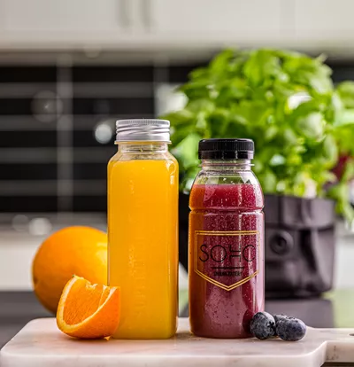 Smoothieflaske i PET, som passer til både juice, smoothies og andre drikke