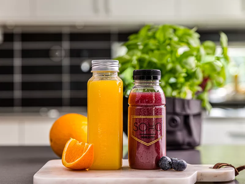 Smoothieflaske i PET, som passer til både juice, smoothies og andre drikke