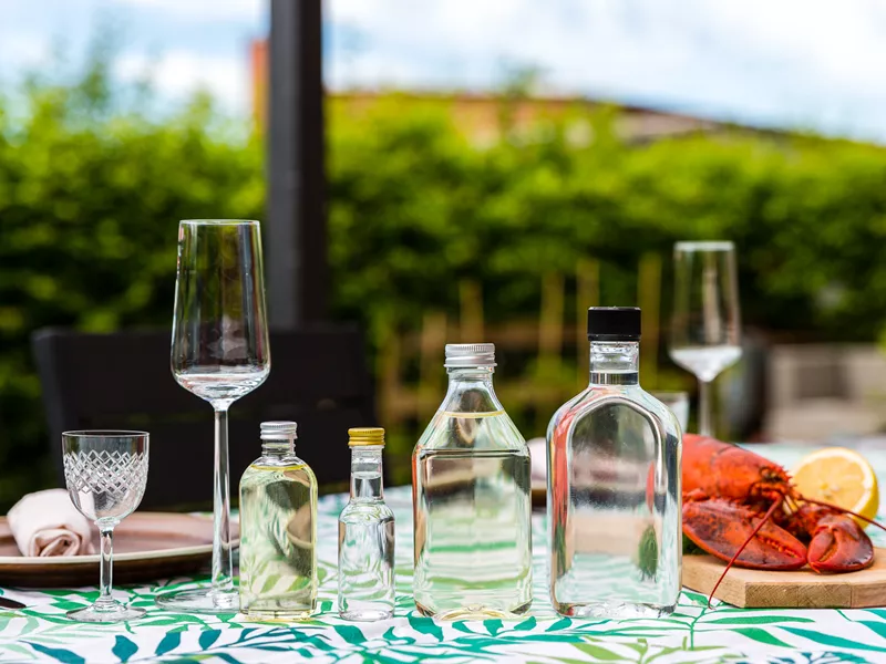 Store og små spritflasker i PET