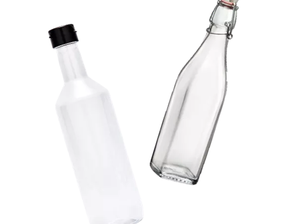 Plastflaske i PET og glasflaske