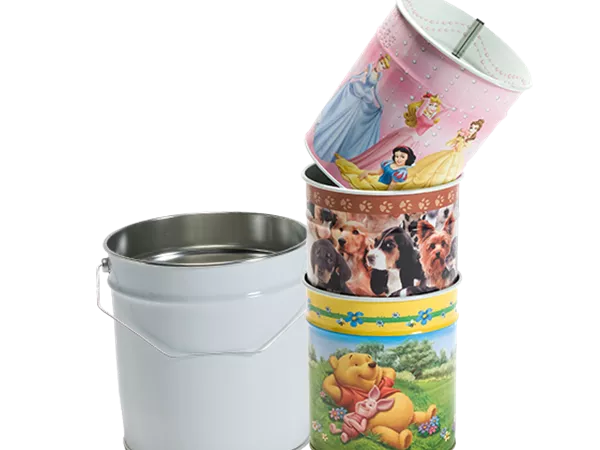 Metallspann i ulike størrelser og med trykk som kan fylles med mange ulike produkter