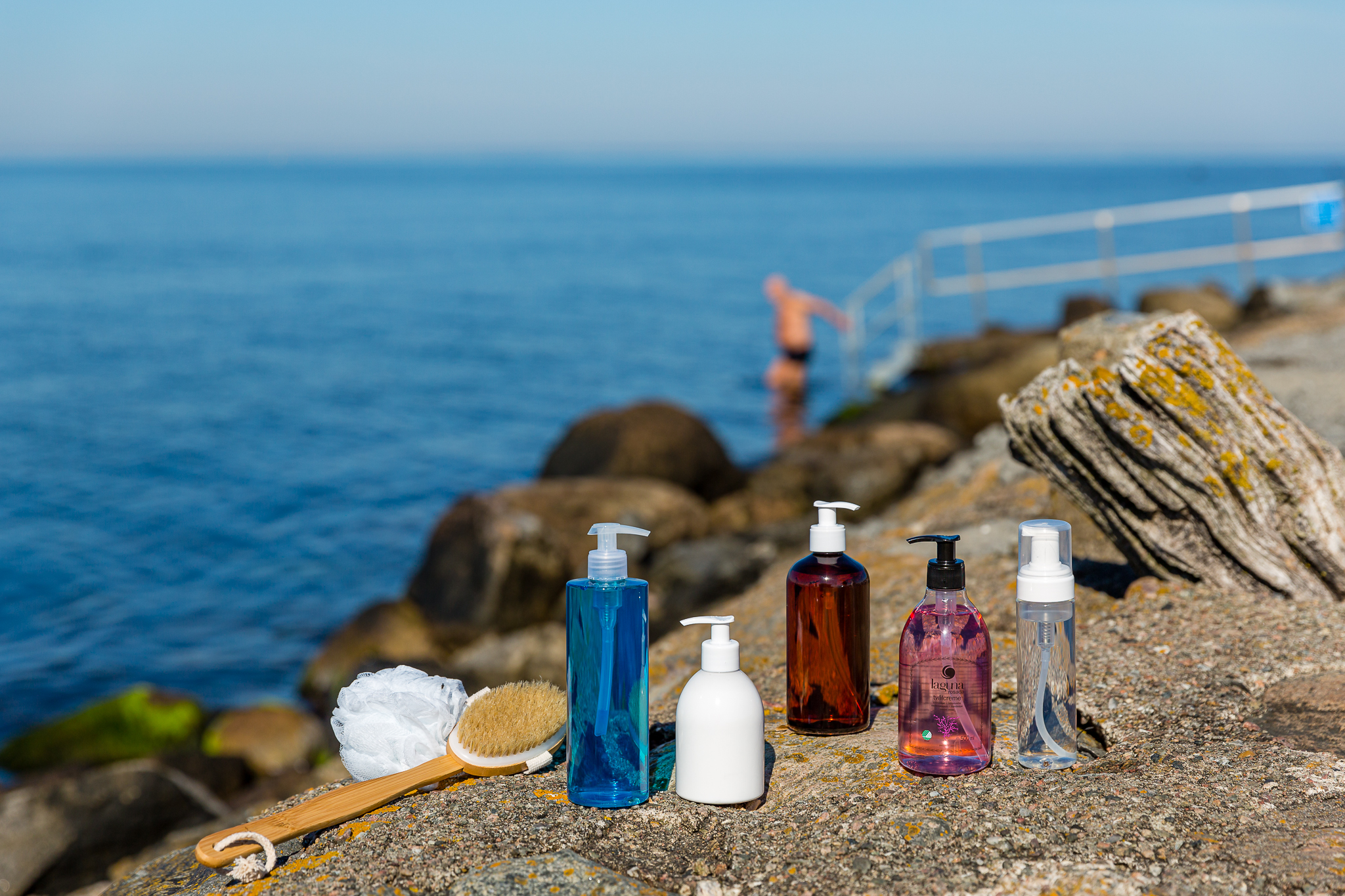 Plastflaskor i flera olika material, former och utföranden