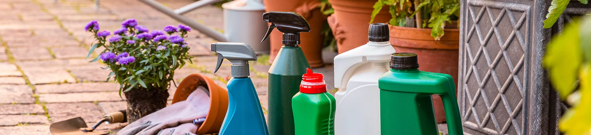 Plastflaskor i olika former och material till gödning