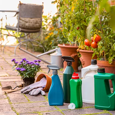 PE-muovipullot, jotka sopivat hyvin lannoitukseen ja kasvien ravintoon