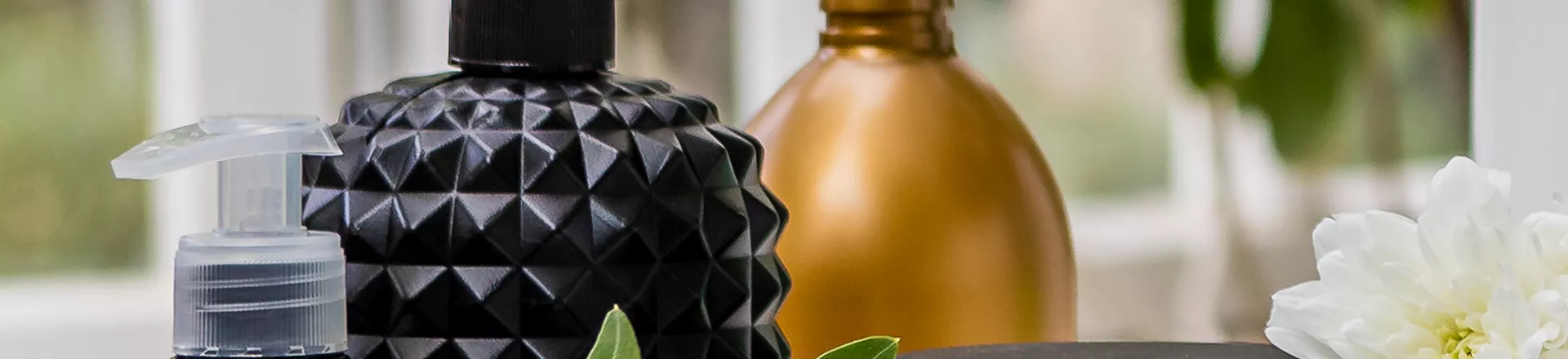 Pumpflaskor i olika material och färg som passar bra för kosmetik