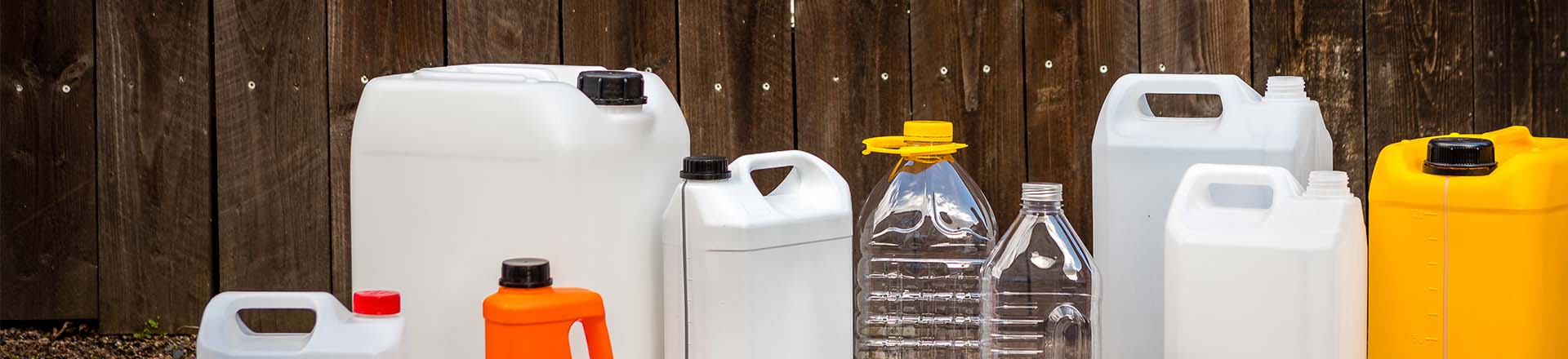 Muovitölkkejä eri malleja ja kokoja